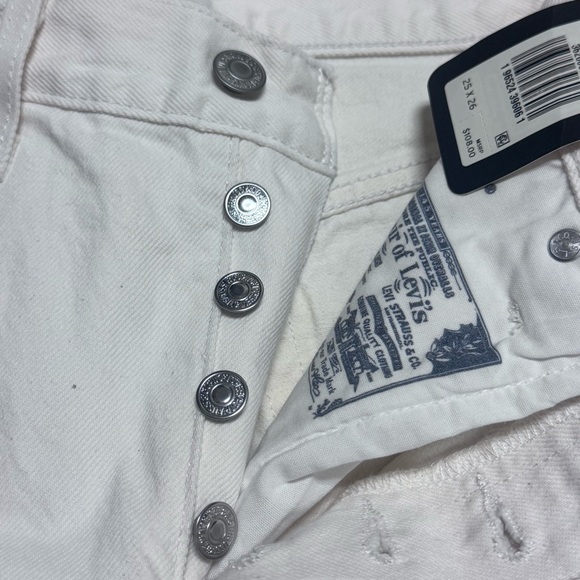 NWT Levi’s Cream Colored Original Cropped Straight Leg Jeans - Sz 26 - Picture 8 of 9
